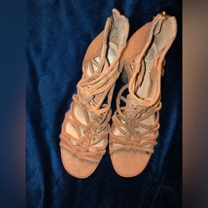 VINCE CAMUTO
Karika Cage Sandal In Caramel Corn Suede